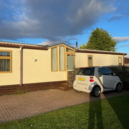 7 Rannoch Row, Lovely Holiday Static Caravan For Dogs & Their Owners. Forfar Exterior photo