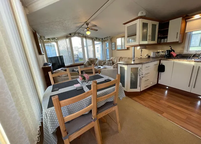 7 Rannoch Row, Lovely Holiday Static Caravan For Dogs & Their Owners.