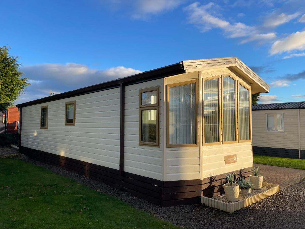 7 Rannoch Row, Lovely Static Caravan For Dogs & Their Owners.