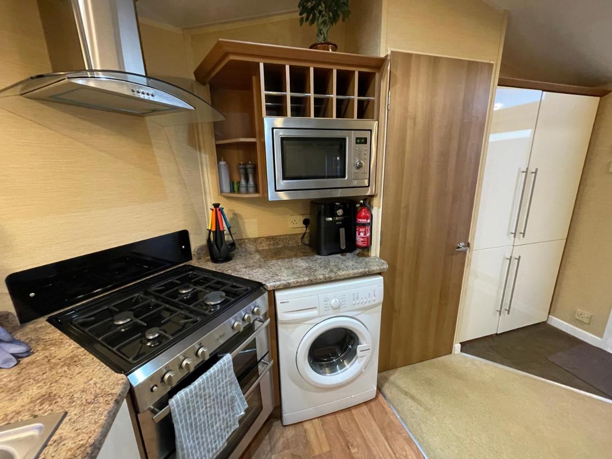 7 Rannoch Row, Lovely Static Caravan For Dogs & Their Owners. Holiday home Forfar