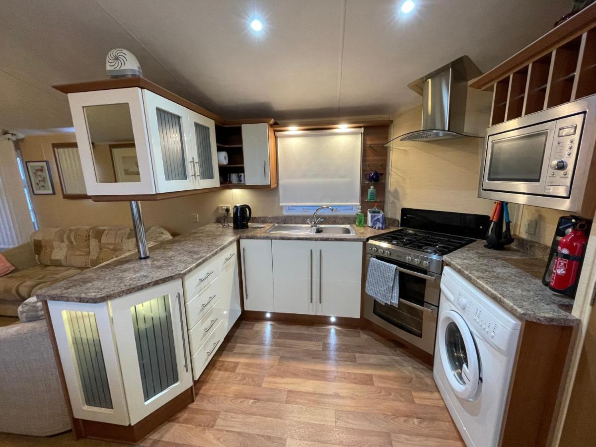 7 Rannoch Row, Lovely Static Caravan For Dogs & Their Owners.