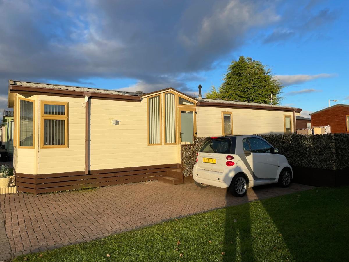 7 Rannoch Row, Lovely Static Caravan For Dogs & Their Owners.