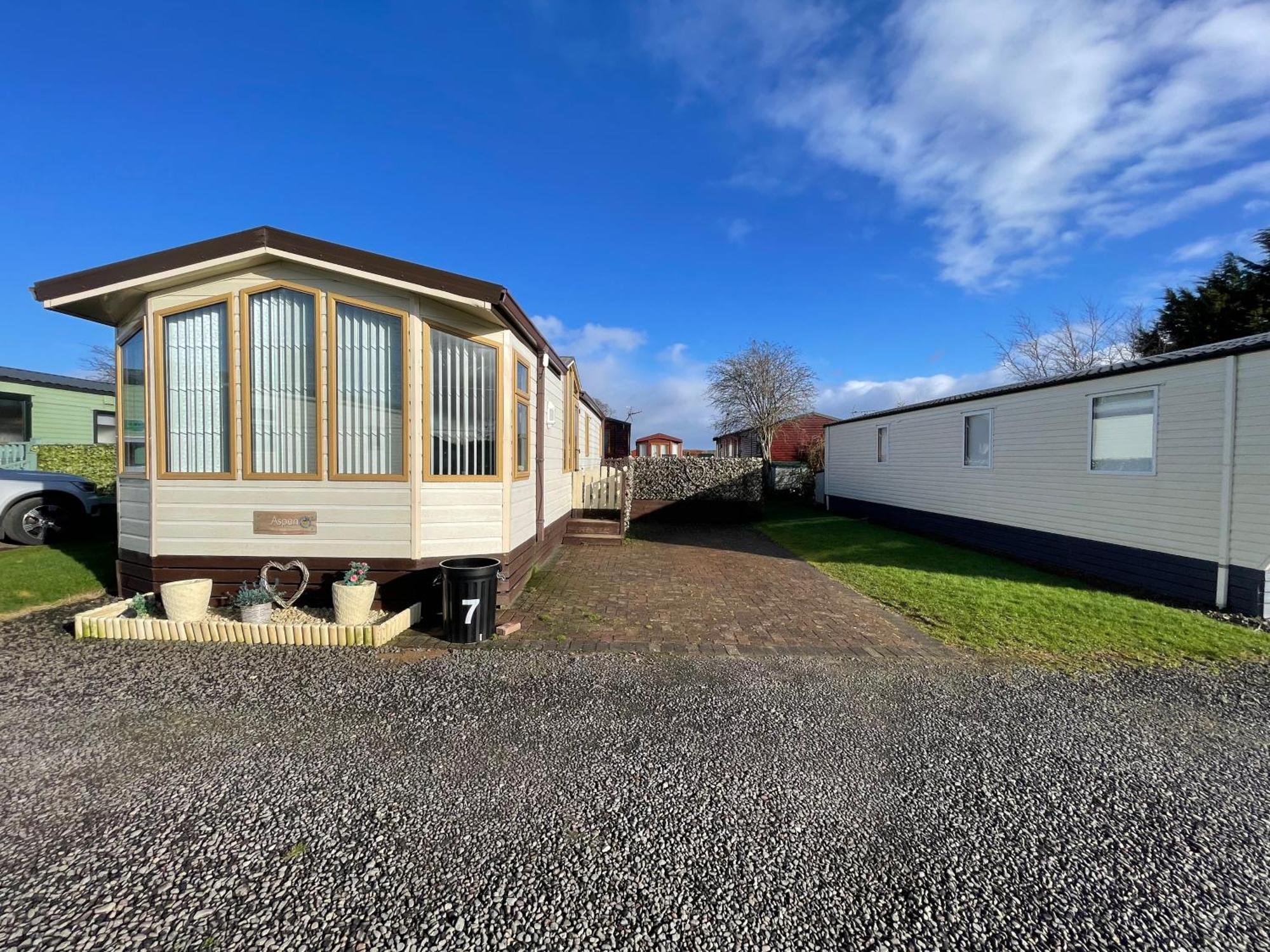 7 Rannoch Row, Lovely Static Caravan For Dogs & Their Owners. Forfar
