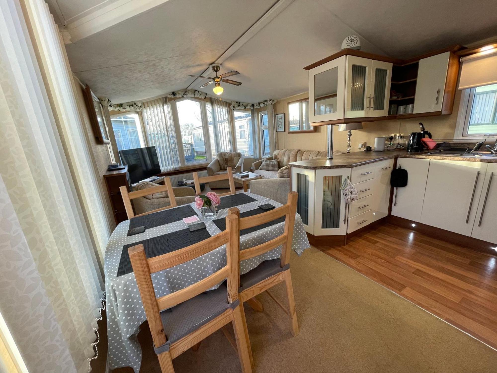 7 Rannoch Row, Lovely Static Caravan For Dogs & Their Owners. Holiday home Forfar